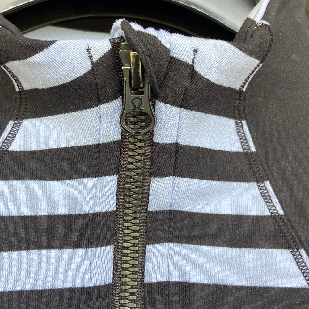 Lululemon Forme Jacket. Size 12‎ - Picture 3 of 6